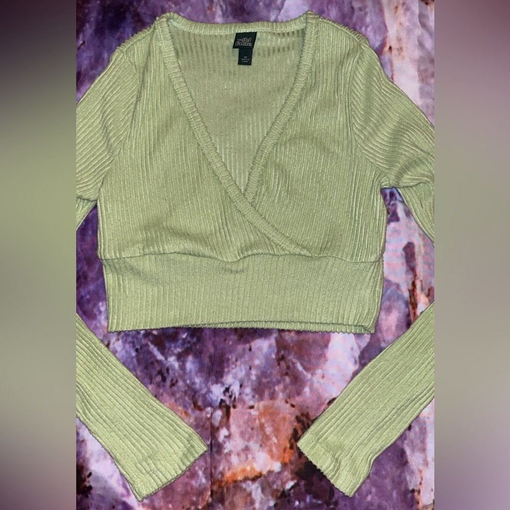 Wild Fable long sleeved crop top - Picture 2 of 3